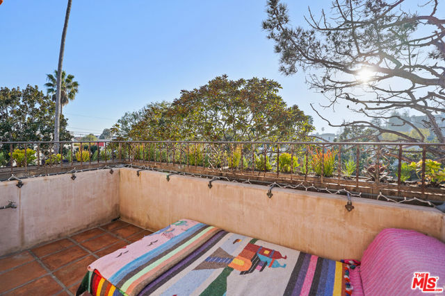 236 S 5th Avenue, Venice CA: https://media.crmls.org/mediaz/918572ea-be5d-40a8-bf92-2d117485fb58.jpg