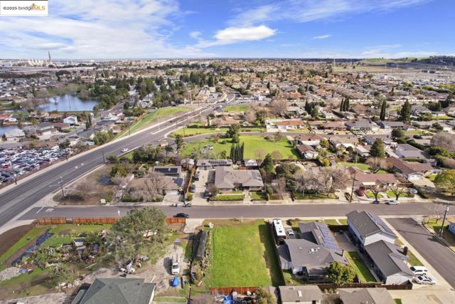 1816 Parsons Ln, Antioch CA: https://media.crmls.org/mediaz/91861060-171b-4ed7-826c-4b0c13a46ebd.jpg