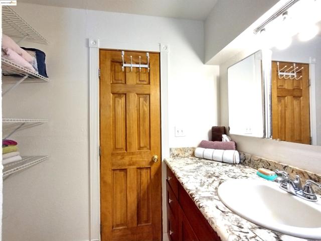 864 San Francisco Ave, South Lake Tahoe CA: https://media.crmls.org/mediaz/9186fadd-791e-4d40-84f5-3e932a9f7a27.jpg