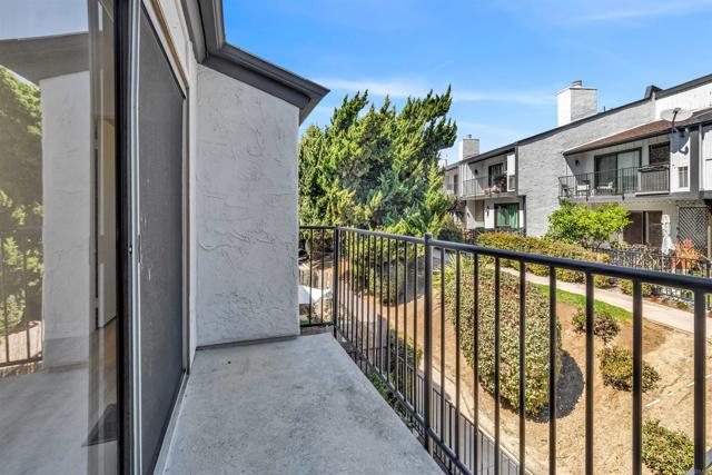 Detail Gallery Image 7 of 27 For 7321 Alicante a,  Carlsbad,  CA 92009 - 2 Beds | 2 Baths