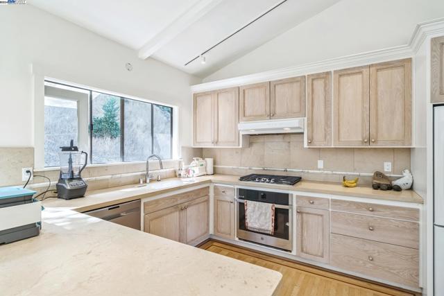 Image 12 of 39 For 15 Encina Pl