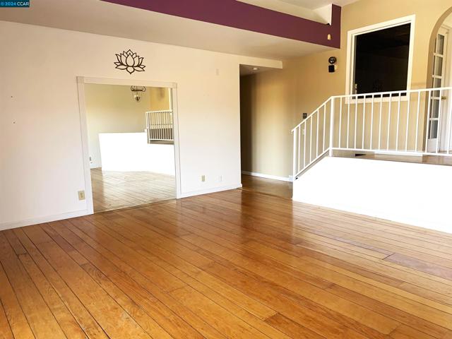 29 Anton Way, Novato CA: https://media.crmls.org/mediaz/9188042c-8da8-4269-ae76-fcaea3f7da7b.jpg