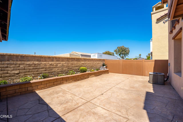 1521 Thorpe Trail, Oxnard CA: https://media.crmls.org/mediaz/91886149-6d2f-4b9c-8d3b-02ac17412f03.jpg
