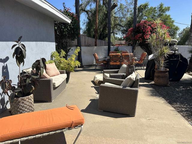 1190 Robertson Dr, Escondido CA: https://media.crmls.org/mediaz/9188aa2d-a74b-4d88-abeb-e7853210a47b.jpg