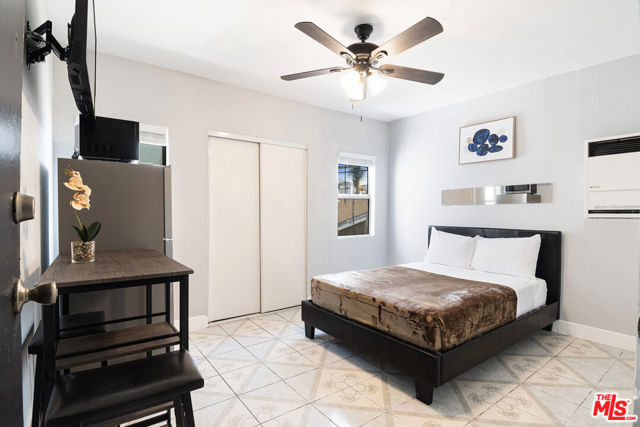 930 Fraser Avenue, Los Angeles CA: https://media.crmls.org/mediaz/9188f06d-9299-44fe-afb4-5696c2bced45.jpg