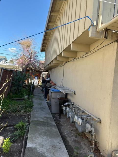 210 Gramercy Place, San Jose CA: https://media.crmls.org/mediaz/918942c3-27f5-450a-b97d-18515540b1da.jpg