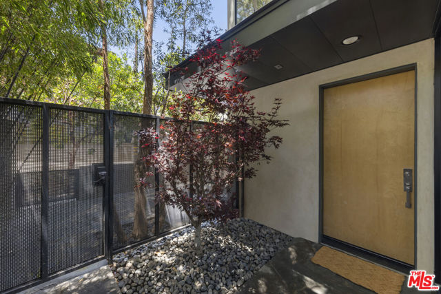 1508 Elevado Street, Los Angeles CA: https://media.crmls.org/mediaz/9189a644-5e71-4a8a-97aa-ec881603e550.jpg
