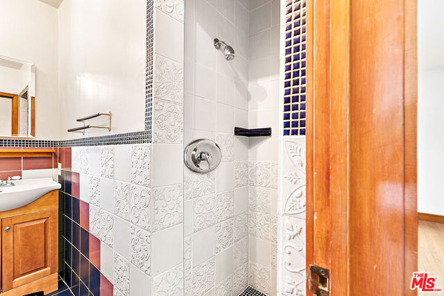 4171 Kraft Avenue, Studio City CA: https://media.crmls.org/mediaz/918a08bb-e51b-40be-ae4f-6a81a0e95e38.jpg