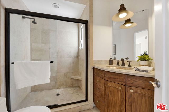 7019 E Seaside Walk, Long Beach CA: https://media.crmls.org/mediaz/918a7223-2b5c-4c17-99cb-a702da3281ed.jpg
