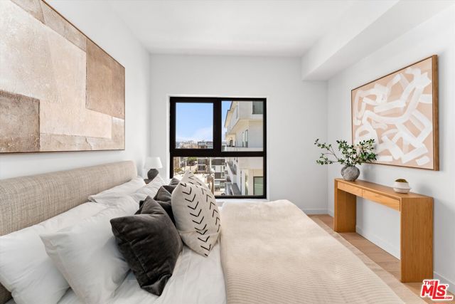 904 S New Hampshire Avenue, Los Angeles CA: https://media.crmls.org/mediaz/918ae13c-c391-491f-9355-e631ea8bea81.jpg