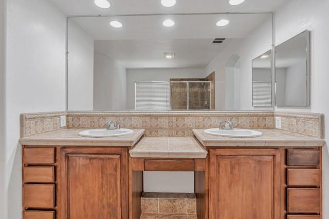 1619 Tumbleweed Way, Los Banos CA: https://media.crmls.org/mediaz/918b0aa9-b22e-4c77-82b8-1ba7369311c6.jpg