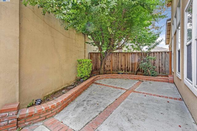 34906 Herringbone Ct, Union City CA: https://media.crmls.org/mediaz/918b301a-8867-44ca-b44d-08678bfa552a.jpg
