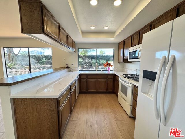 7756 Sailboat Circle, Huntington Beach CA: https://media.crmls.org/mediaz/918b4972-3c8d-49b7-b5c7-55ccc97658d2.jpg