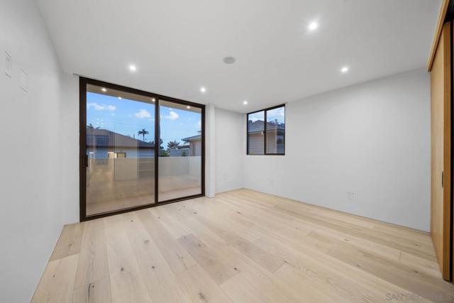 7376 Fay Ave, La Jolla CA: https://media.crmls.org/mediaz/918b6155-3b48-4f7f-9d26-608ad9d81c68.jpg