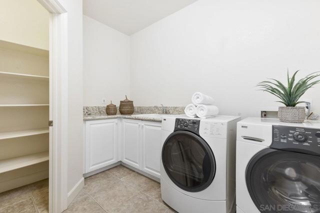 11649 Thistle Hill Pl, San Diego CA: https://media.crmls.org/mediaz/918bdd56-9810-4595-8d29-b2e0e6f33868.jpg