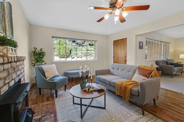 9140 Tangerine St, San Ramon CA: https://media.crmls.org/mediaz/918c57d3-67fe-4ccf-b011-5620f94f8bdb.jpg