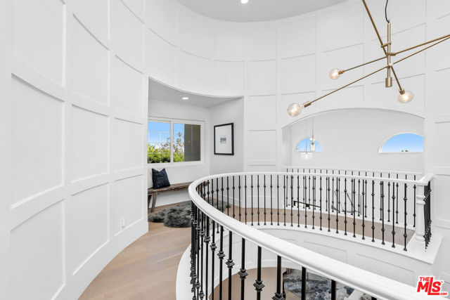 23458 W Moon Shadows Drive, Malibu CA: https://media.crmls.org/mediaz/918c5d54-d3f2-40fb-860b-9e408977eade.jpg