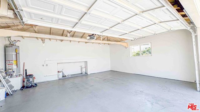 565 W El Morado Court, Ontario CA: https://media.crmls.org/mediaz/918c7537-9b7e-4027-8b38-4bdfc0337c46.jpg