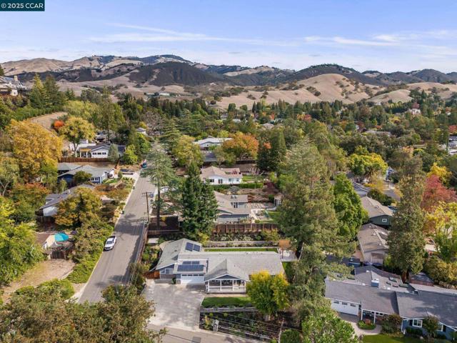 198 Pulido Rd, Danville CA: https://media.crmls.org/mediaz/918c8d44-fd5c-4cef-9f10-410f6d84af06.jpg