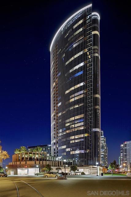 888 W E Street, San Diego CA: https://media.crmls.org/mediaz/918d2e8b-abd6-4e60-ba29-ca4819d19a11.jpg