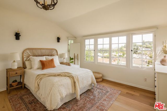 3756 Effingham Place, Los Angeles CA: https://media.crmls.org/mediaz/918db0b6-ab11-48e3-82b0-475757b1d309.jpg