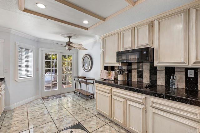 Detail Gallery Image 10 of 31 For 2541 Holly Valley Dr, Vista,  CA 92084 - 2 Beds | 2 Baths