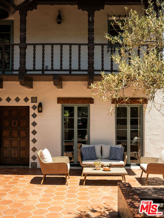 2248 Kenilworth Avenue, Los Angeles CA: https://media.crmls.org/mediaz/918ed7d6-516f-4d6f-bb0b-f18bb96ec0f9.jpg