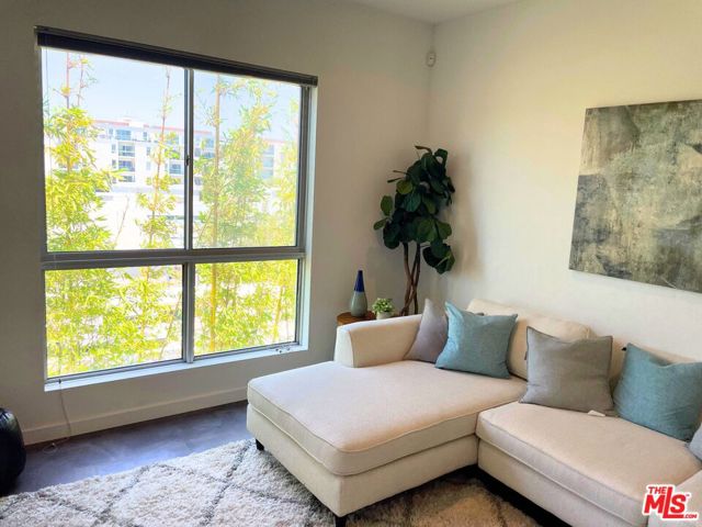 4140 Glencoe Avenue, Marina del Rey CA: https://media.crmls.org/mediaz/918f14d9-7c98-4dd7-b960-1b33f6b3ae66.jpg