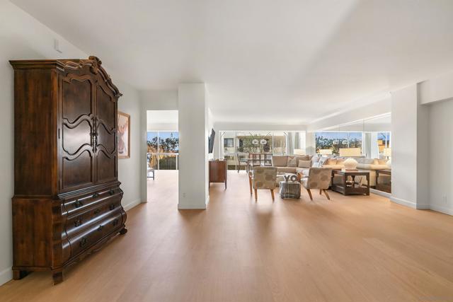 939 Coast Blvd. 5G, La Jolla CA: https://media.crmls.org/mediaz/918fc1e2-2c9c-4412-a1af-c453a268dae6.jpg