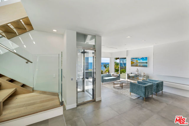 25423 Malibu Road, Malibu CA: https://media.crmls.org/mediaz/918fd122-519f-4415-a1fe-7c3d65115009.jpg