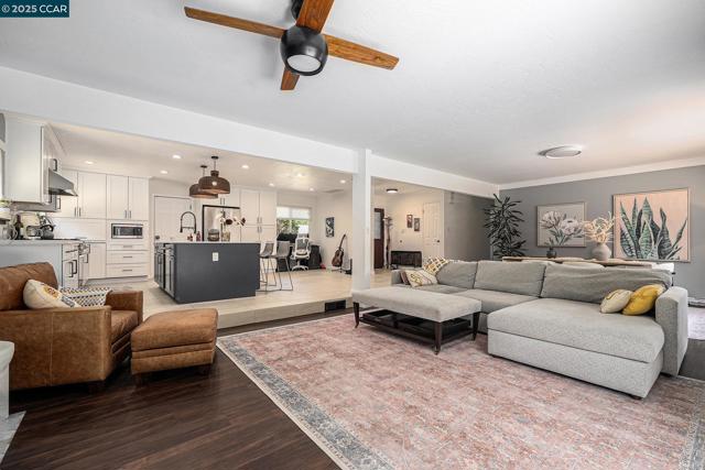 1730 Claycord Ave, Concord CA: https://media.crmls.org/mediaz/918fe5c7-2f6b-4744-9cf5-5502b5c0f1d7.jpg