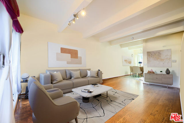 4575 Inglewood Boulevard, Culver City CA: https://media.crmls.org/mediaz/91901e34-842d-4f55-8c89-a3691151d48e.jpg
