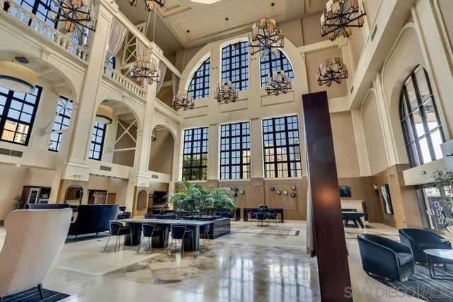 700 W E St, San Diego CA: https://media.crmls.org/mediaz/91902595-5c24-4f3c-aff1-055a39492d85.jpg