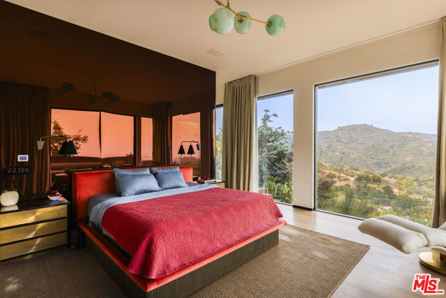 3306 Deronda Drive, Los Angeles CA: https://media.crmls.org/mediaz/9190b186-7498-4cb7-a9a4-4a3755cc12ae.jpg