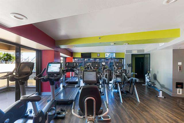 200 Harbor Dr, San Diego CA: https://media.crmls.org/mediaz/9190b347-22dc-4a43-87b0-4d87ea924f6a.jpg