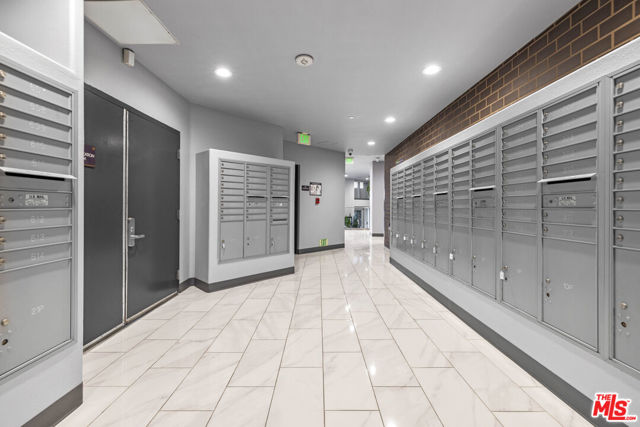 629 Traction Avenue, Los Angeles CA: https://media.crmls.org/mediaz/9190d0c2-00eb-43f4-8567-ffecb0528133.jpg