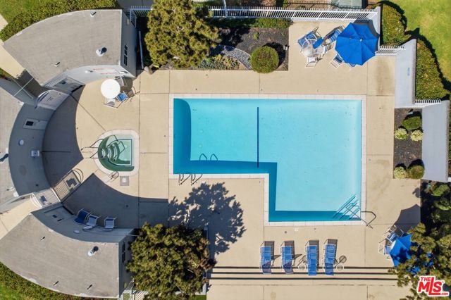 240 The, Redondo Beach CA: https://media.crmls.org/mediaz/919162e6-29b5-4779-a83a-978c054536ac.jpg