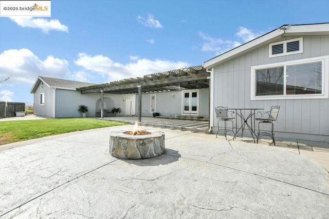 4985 Bixler Road, Byron CA: https://media.crmls.org/mediaz/919168c1-ae05-475f-bc73-54dba5d723c2.jpg