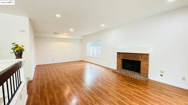 3593 Morningside Dr, Richmond CA: https://media.crmls.org/mediaz/9191c80a-0169-4287-8bff-5bd69b89b801.jpg