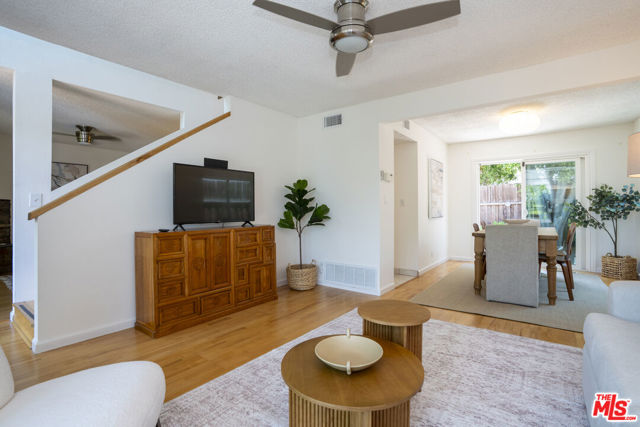 353 Mavis Drive, Los Angeles CA: https://media.crmls.org/mediaz/9191f936-84bb-438b-9f1b-536126325e83.jpg