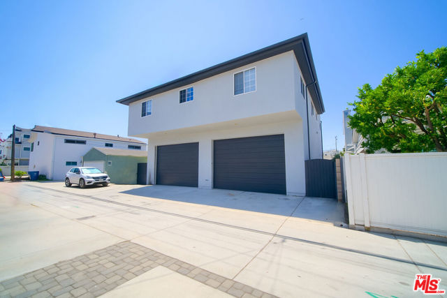 308 13th Street, Seal Beach CA: https://media.crmls.org/mediaz/9191f94a-4669-47bd-8702-a424cfc80900.jpg