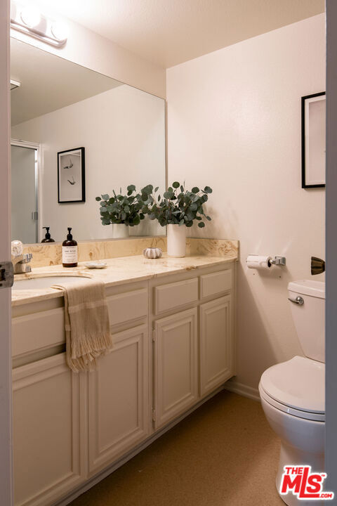 3375 Descanso Drive, Los Angeles CA: https://media.crmls.org/mediaz/91920336-c24c-4993-84b6-1dd494c90527.jpg