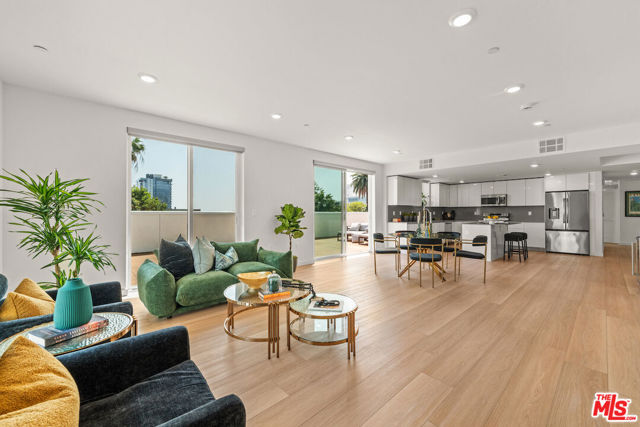 1759 N Gower St #Penthouse 405, Los Angeles, CA 90028