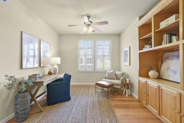 250 Jack London Ave, Alameda, California 94501, 4 Bedrooms Bedrooms, ,3 BathroomsBathrooms,Single Family Residence,For Sale,Jack London Ave,41111270