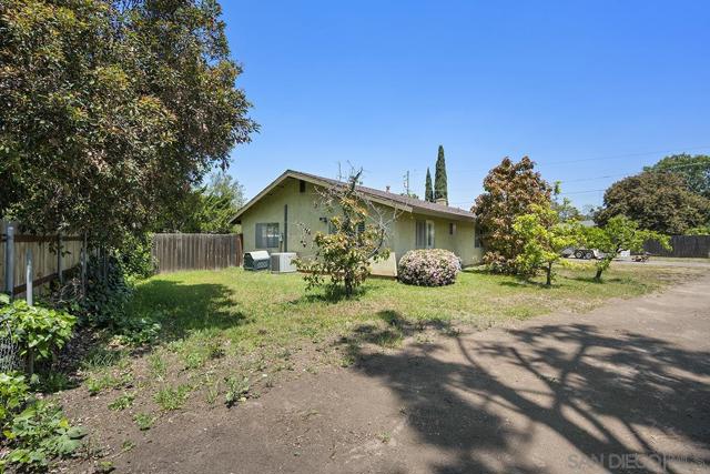 3718 Barbic Ct, Spring Valley CA: https://media.crmls.org/mediaz/919234c4-40d9-4f8b-8a0a-6ee9bf784ceb.jpg