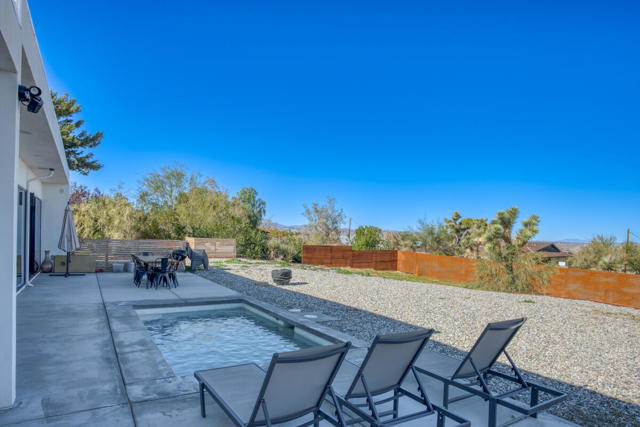 61004 Prescott Trail, Joshua Tree CA: https://media.crmls.org/mediaz/91923682-b2df-48a2-a539-d9171aa502eb.jpg