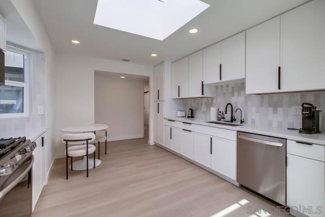 8457 Paseo Del Ocaso, La Jolla CA: https://media.crmls.org/mediaz/91923c7d-1064-459f-83b4-cb2f5abfa629.jpg