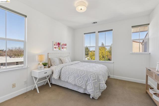 Image 33 of 49 For 548 Gabriel Ct