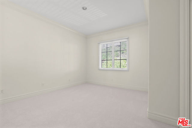 3697 Benedict Canyon Lane, Sherman Oaks CA: https://media.crmls.org/mediaz/91937899-14a0-4434-8da7-827c07b67877.jpg