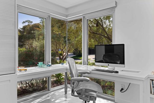 6672 Avenida Andorra, La Jolla CA: https://media.crmls.org/mediaz/91943caf-ed38-4bf7-bd97-47f1ac676896.jpg